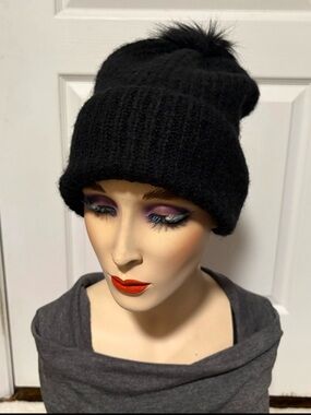 Zara Black Knit Pom-Pom Beanie